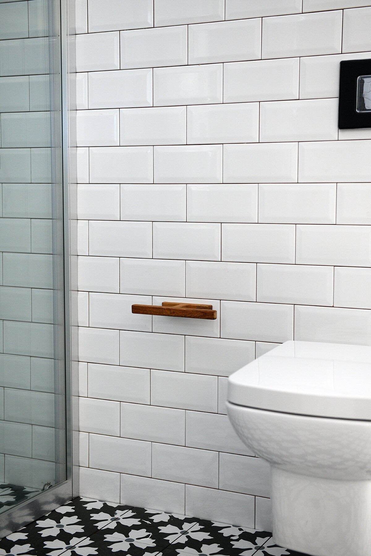 Minimalist Toilet Paper Holder, Handmade Bathroom Decor, Scandinavian Bathroom Decor, Modern Bathroom Accessories, Wood Toilet Paper Holder