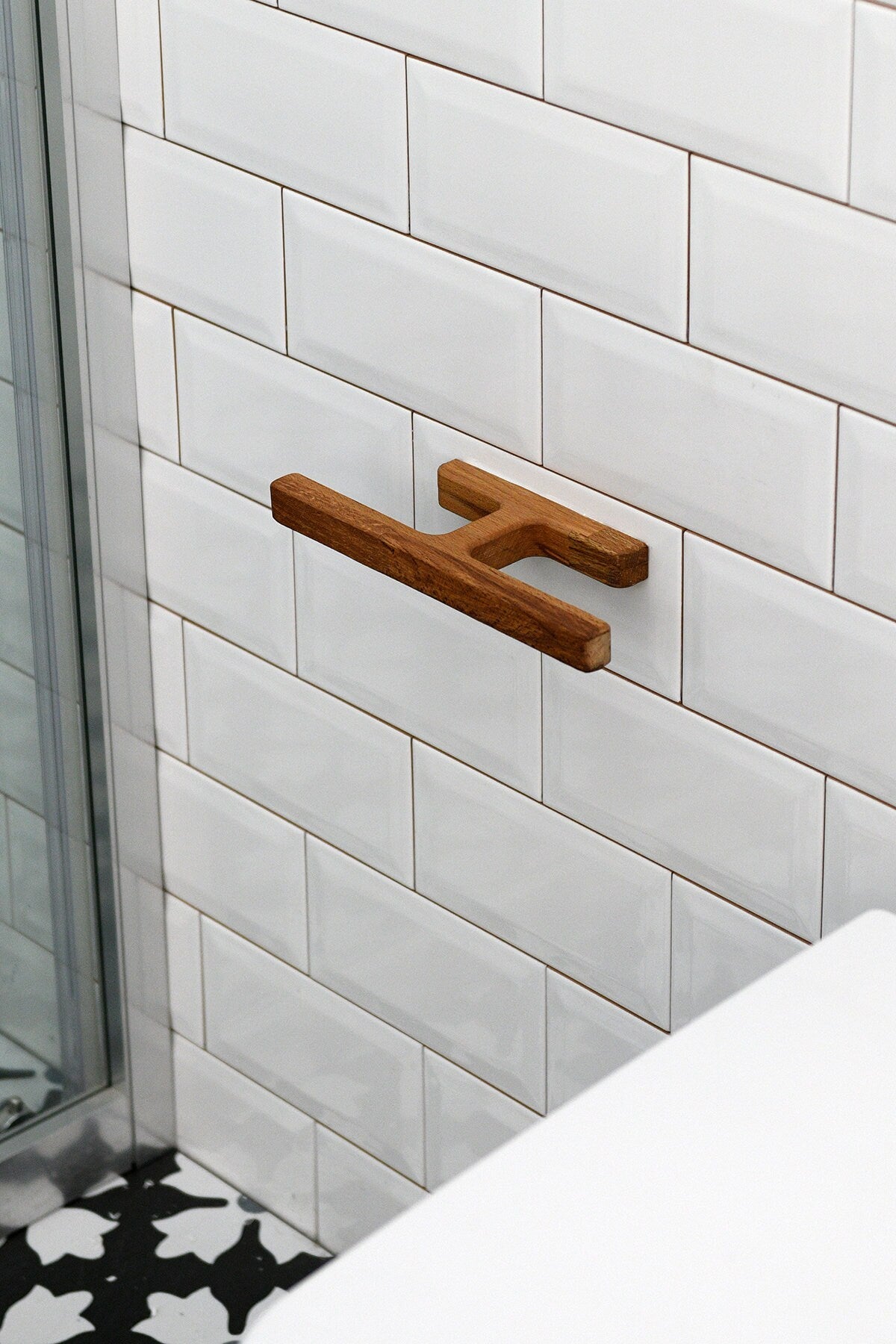 Minimalist Toilet Paper Holder, Handmade Bathroom Decor, Scandinavian Bathroom Decor, Modern Bathroom Accessories, Wood Toilet Paper Holder