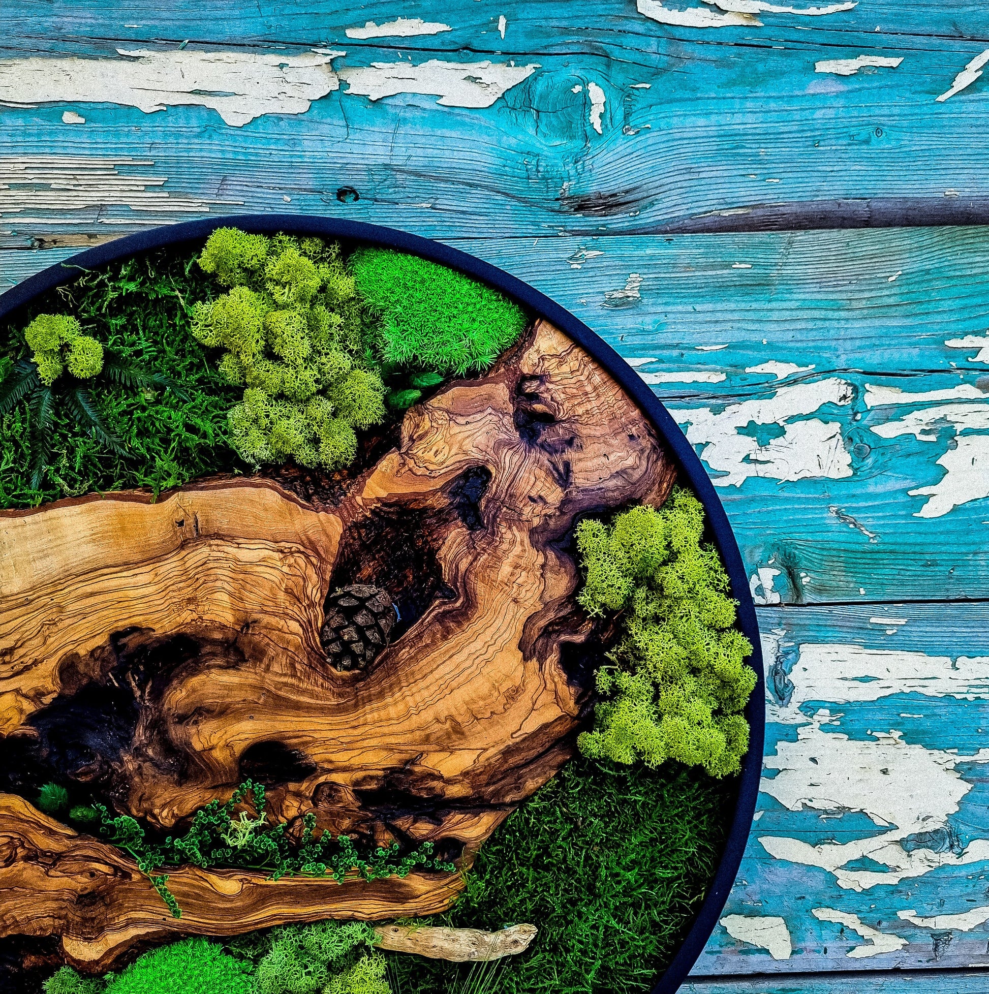 Round Wood Design with Metal Frame - Botanical Wall Art for Living Room, New home, Preserved Moss, Framed Wall Art, Wood Decor, Christmas