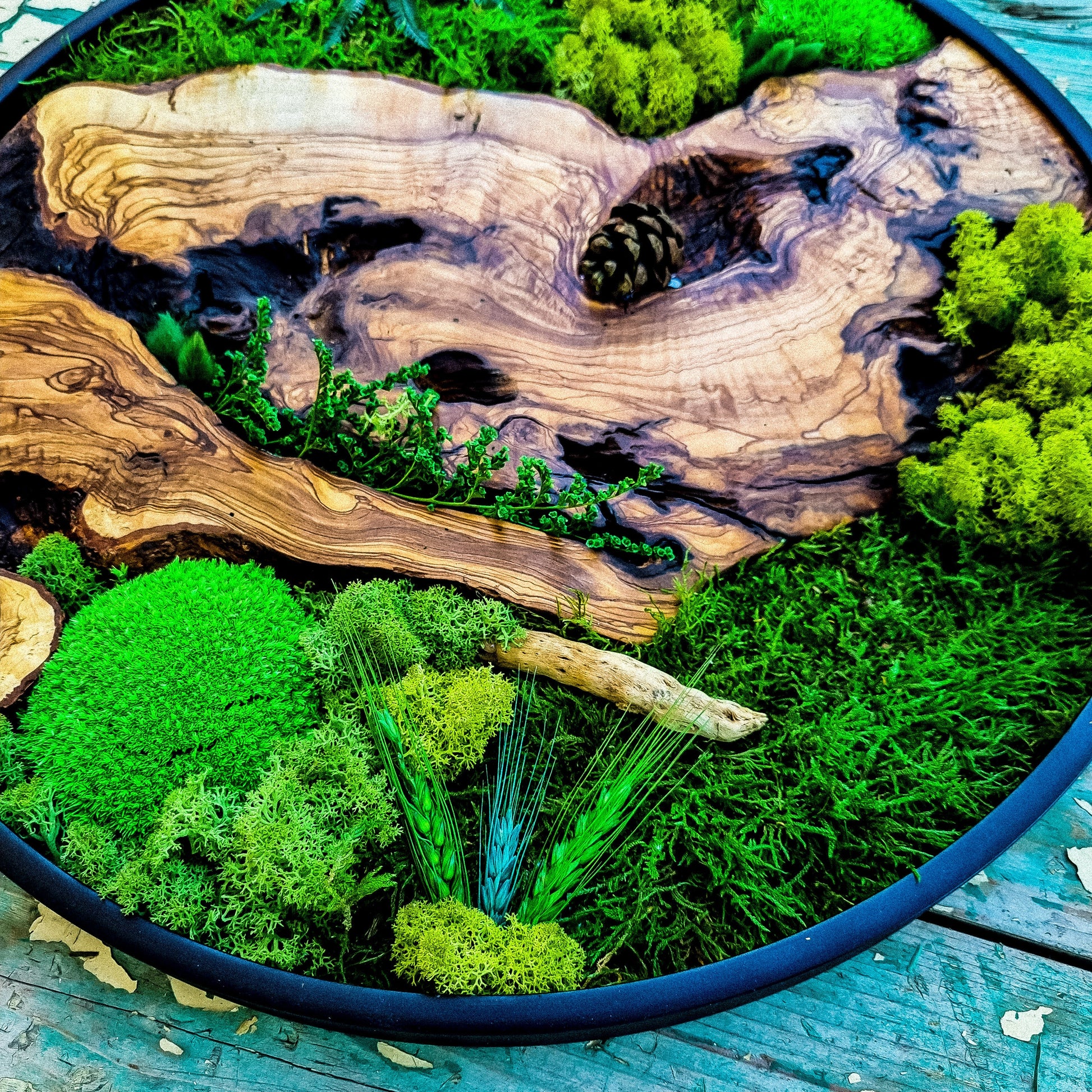 Round Wood Design with Metal Frame - Botanical Wall Art for Living Room, New home, Preserved Moss, Framed Wall Art, Wood Decor, Christmas