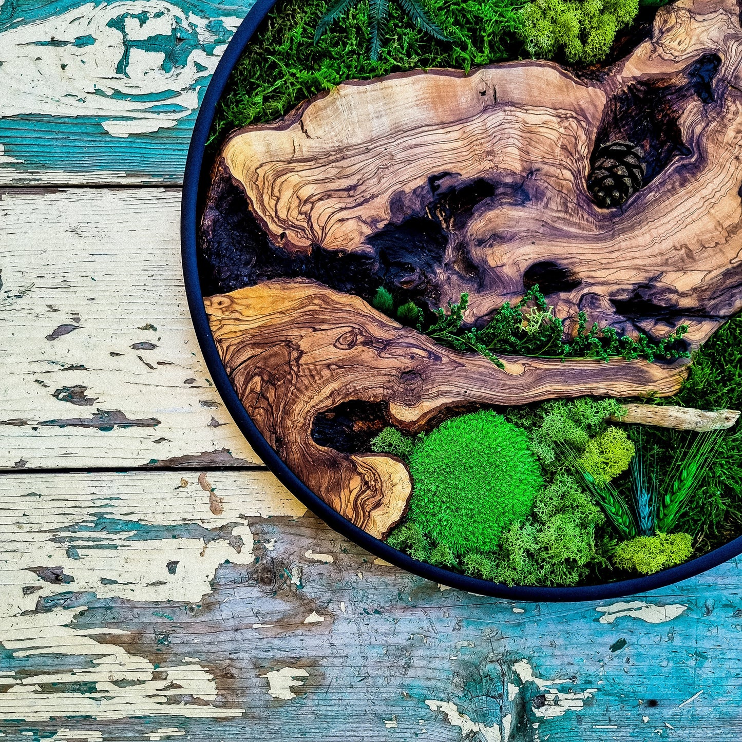 Round Wood Design with Metal Frame - Botanical Wall Art for Living Room, New home, Preserved Moss, Framed Wall Art, Wood Decor, Christmas